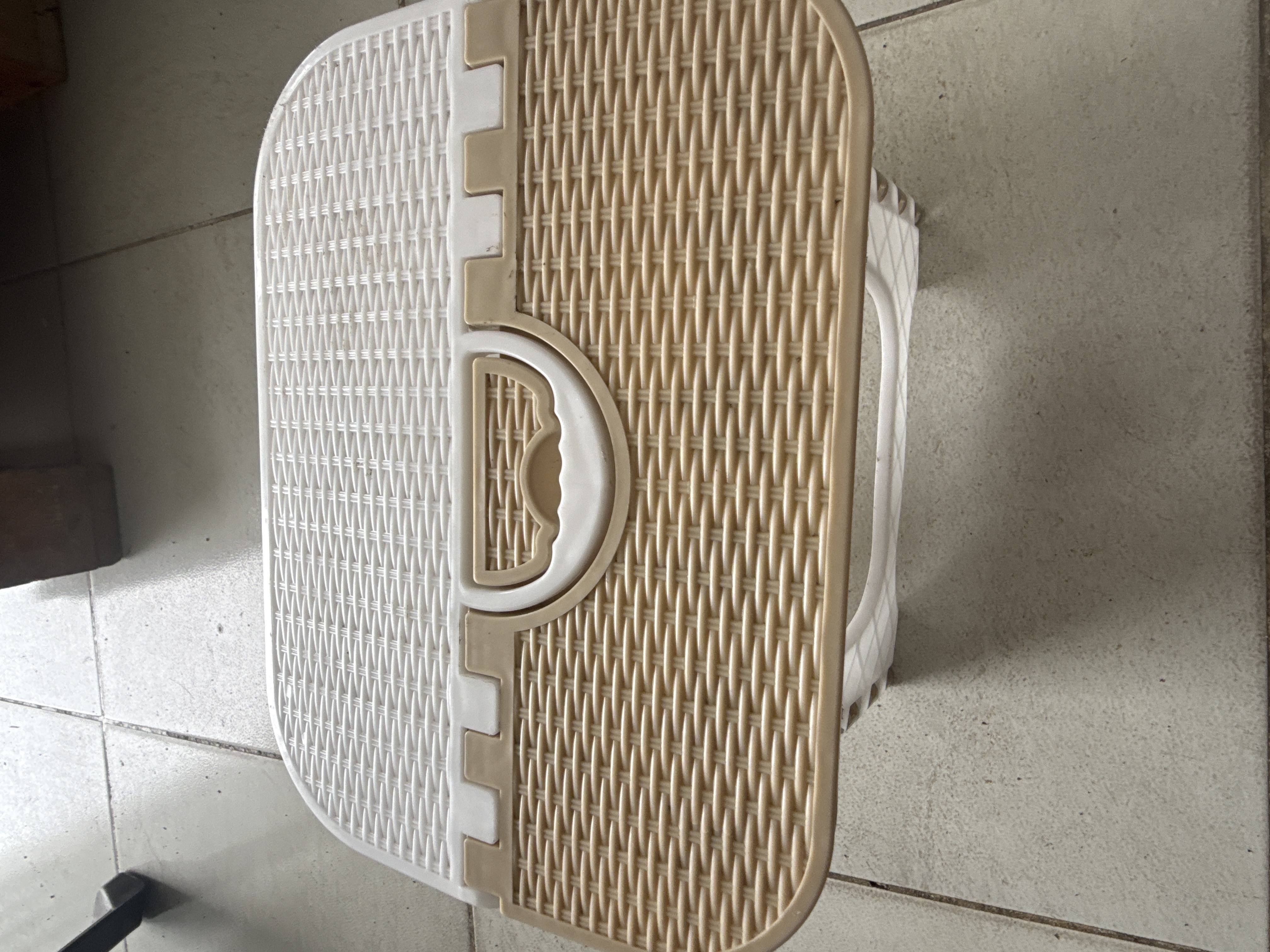 Silla plegable pequeña blanca