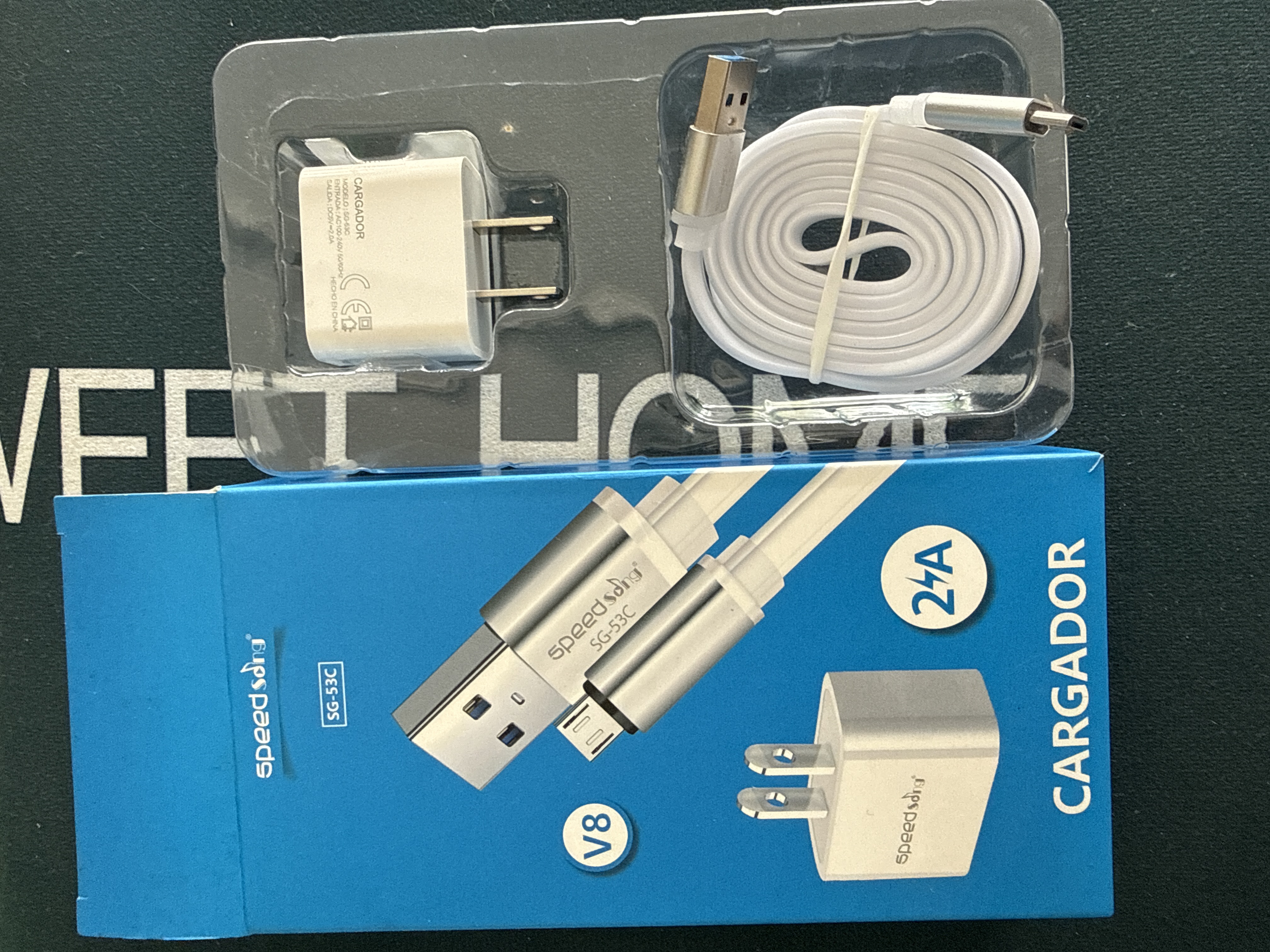 Cargador + cable v8 (plano)