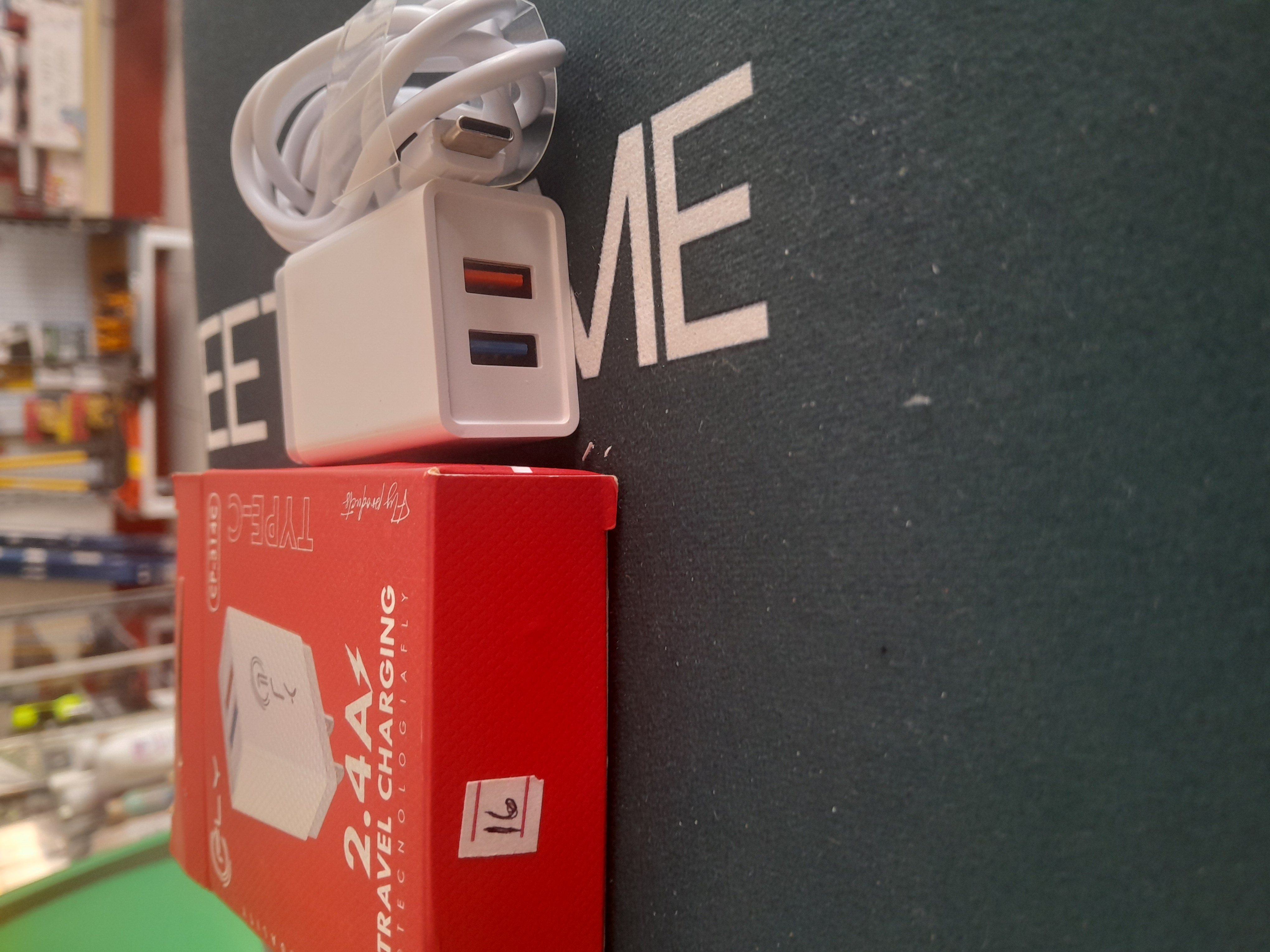 Cargador 2 entradas  USB + cable tipo C