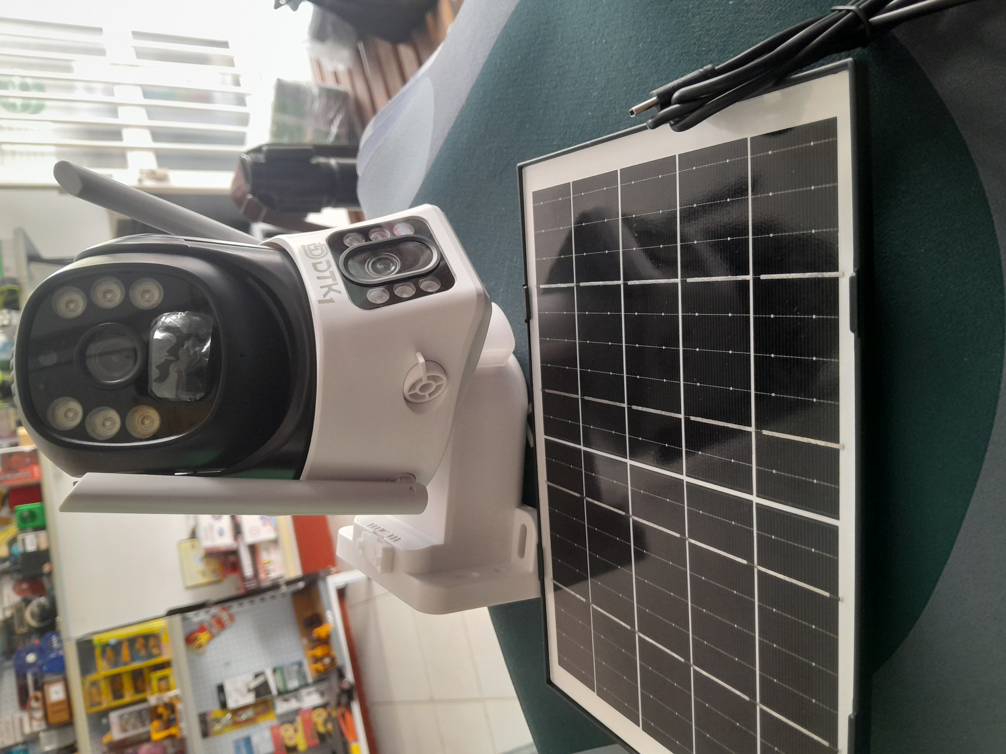 Cámara con panel solar