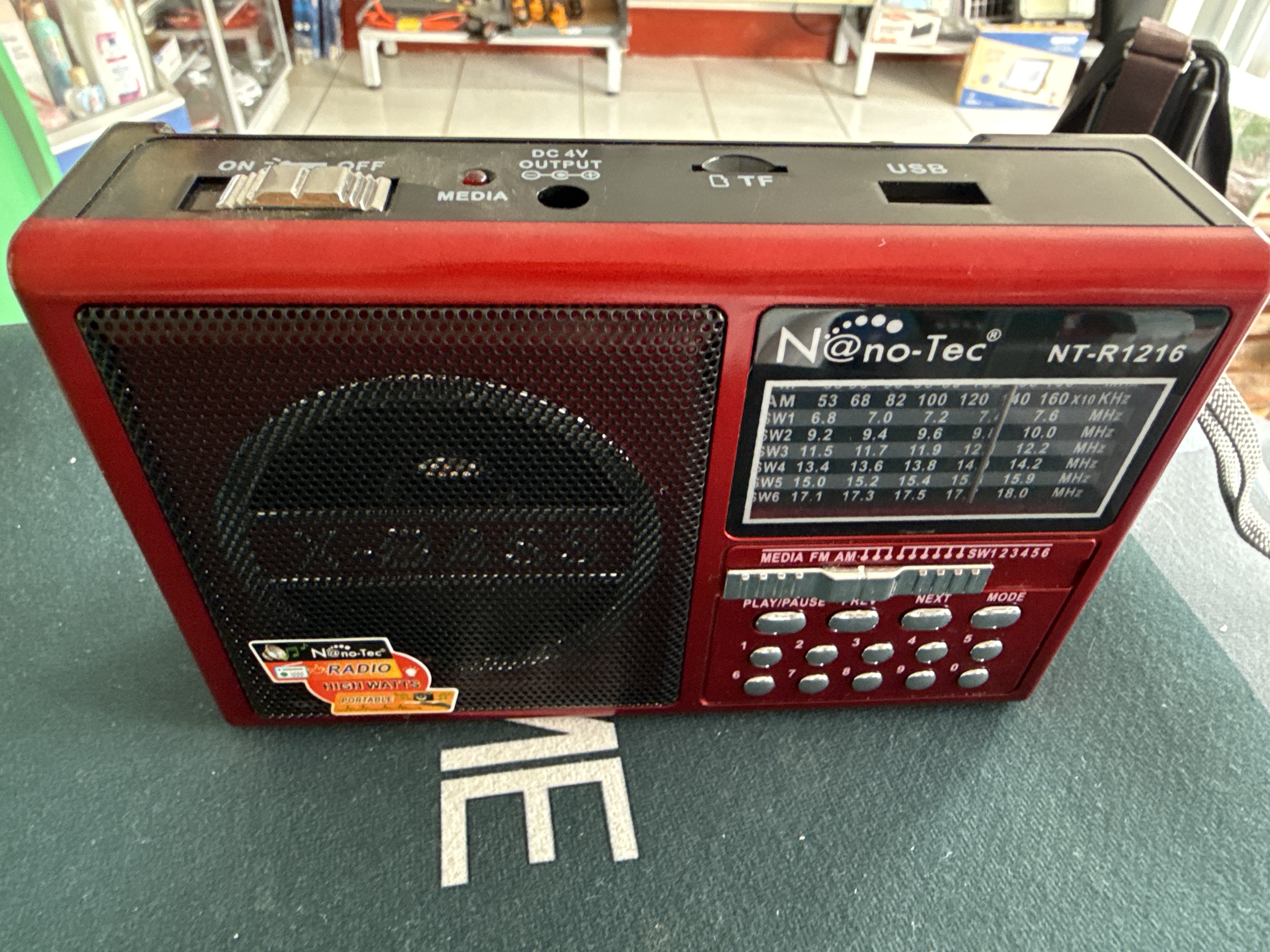 Parlante tipo Radio con Linterna X-Bass