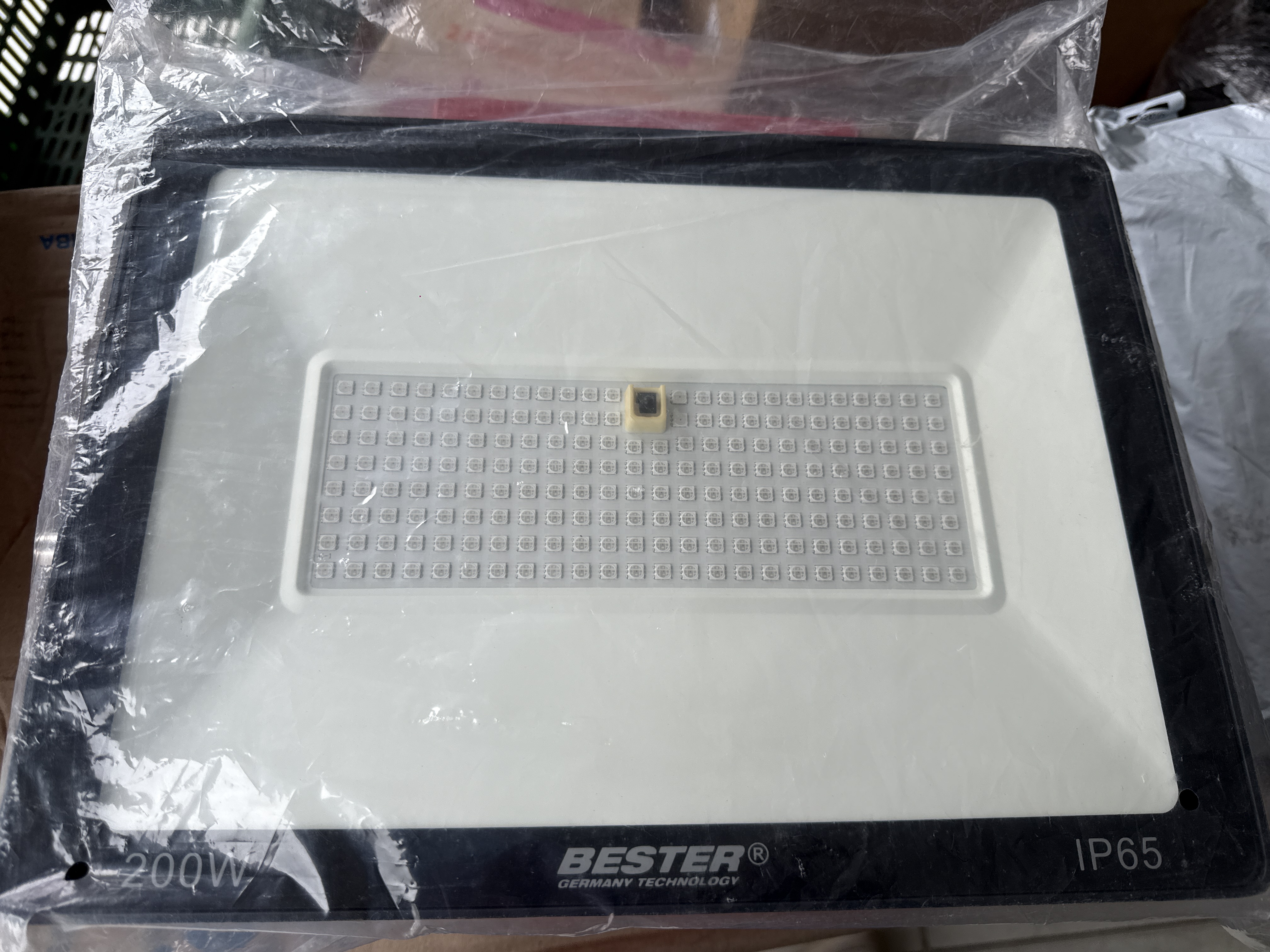 Luz eléctrica 200W con control (BESTER)